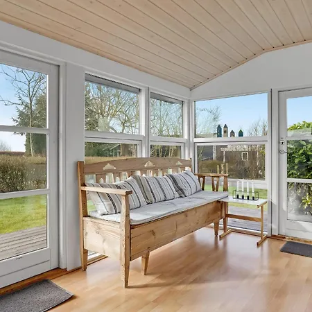 Feriehus 3 Bedroom Awesome In Egernsund