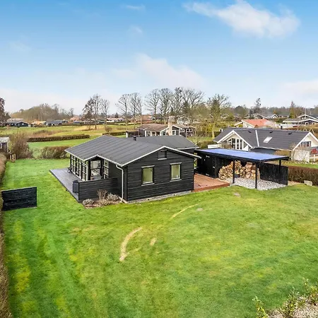 Feriehus 3 Bedroom Awesome In Egernsund